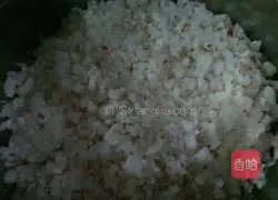 Illustration of how to make mutton and radish dumplings 3