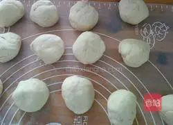 Illustration of how to make leek and pork buns 8