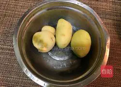 Illustration of how to make bacon potato pancakes 1