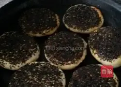 Illustration of how to make black sesame pancakes 18