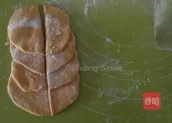 Illustration of how to make rose steamed buns 7