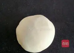 Illustration of how to make steamed scallion pancakes with knife 1