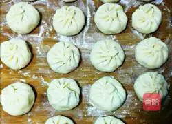 Illustration of how to make chrysanthemum meat buns 6