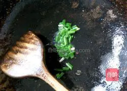 Illustration of how to make tomato and egg pancakes 7