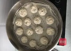 Illustration of how to make mushroom, cabbage and shrimp buns 3