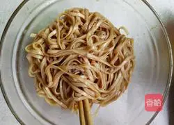 Illustration of how to make fried noodles with mushrooms 3