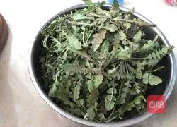 Illustration of making mushroom and shepherd's purse dumplings 1