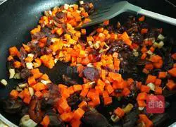 Illustration of how to make sausage braised rice 7