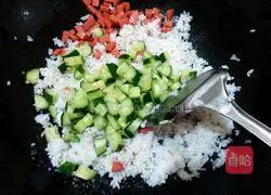 Cucumber and ham fried rice recipe illustration 5