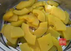 Illustration of how to make pumpkin steamed buns 1