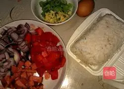 Illustration of how to make fried rice with onions and tomatoes 1