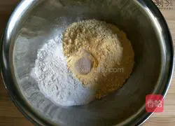 Illustration of how to make corn flour steamed buns 1