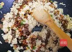 Illustration of how to make black pepper steak and egg fried rice 6
