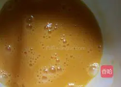 Illustration of how to make golden steamed bun slices 2