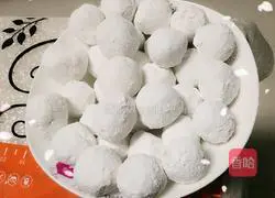 Illustration of making homemade bean paste glutinous rice balls 4