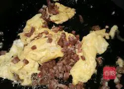 Illustration of how to make soy sauce fried rice 4