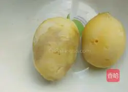 Illustration of how to make cabbage and potato pancakes 1