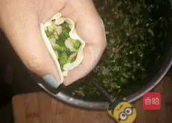 Illustration of how to make taro and leek meat dumplings 11