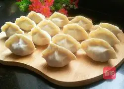 Illustration of how to make beef and carrot dumplings 16