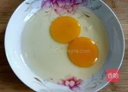 Illustration of how to make golden steamed buns 3