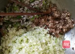 Illustration of how to make cabbage wontons 1