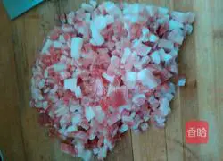 Illustration of how to make coriander and pork dumplings 1