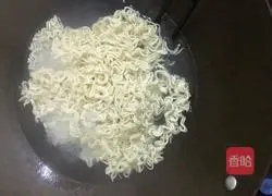 Illustration of how to make soy sauce fried noodles 4