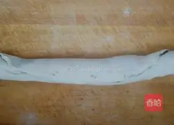 Illustration of how to make black sesame sauce layer cake 5