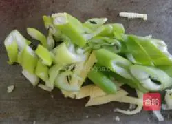 Illustration of how to make water chestnuts, shrimps and pork buns 5