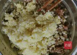 Illustration of how to make cabbage, green pepper and meat buns 9