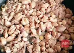 Illustration of how to make chicken leg stewed rice 5