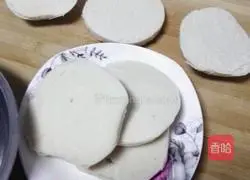 Illustration of how to make fried steamed bun slices 1