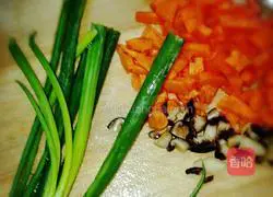 Illustration of how to make scallion noodles 1