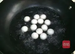 Illustration of how to cook glutinous rice balls 3