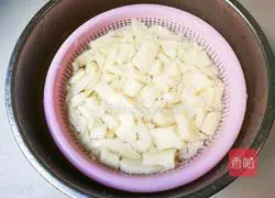 Illustration of how to make steamed buns and meatballs 10