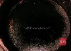 Illustration of how to make black bean noodles and zucchini egg pancake 8