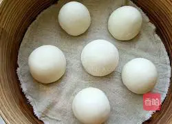 Illustration of how to make steamed buns 16