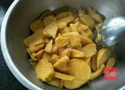 Illustration of how to make fried sweet potato cakes 3