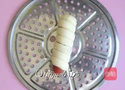 Illustration of how to make grilled sausage steamed buns 7