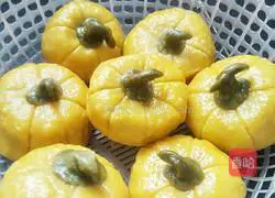 Illustration of how to make pumpkin steamed buns 9