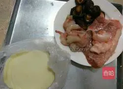 Illustration of how to make mushroom and pork dumplings 1