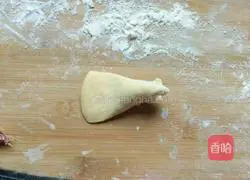 Illustration of how to make small snail steamed buns 10