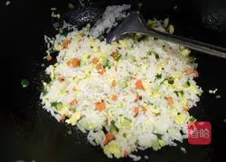 Illustration of how to make colorful fried rice 10