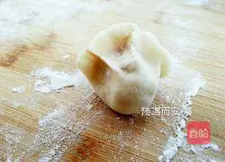 Illustration of how to make carotene stuffed dumplings 15