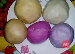 Illustration of how to make colorful glutinous rice balls 4