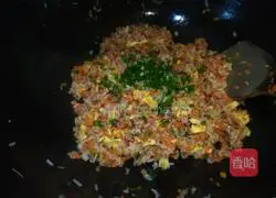 Illustration of how to make carrot and egg fried rice 11