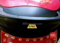 Illustration of how to grill fish in an electric pan 10