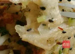 Illustration of how to make scallion pancakes 15