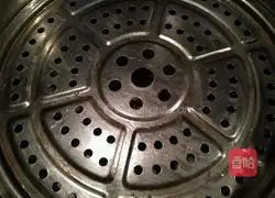 Illustration of how to make pork and onion dumplings 22