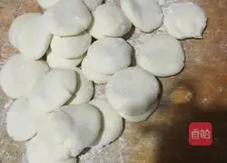 Illustration of how to make celery and mutton dumplings 6